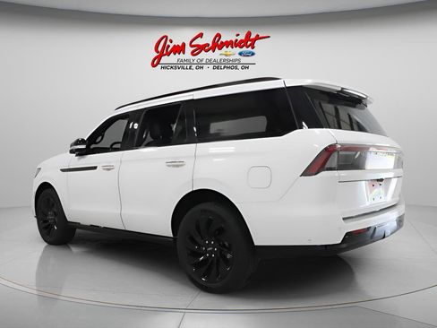 Used 2025 Lincoln Navigator Reserve w/ Jet Appearance Package AWD/4WD image 4