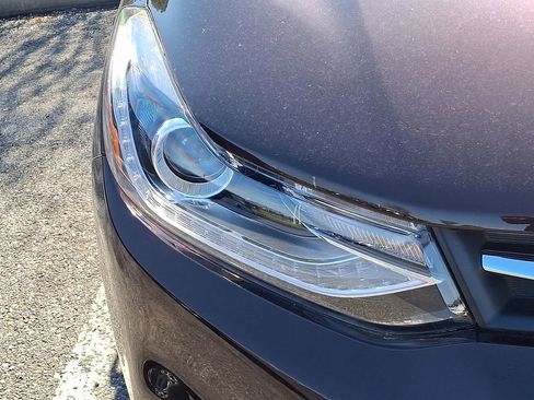 Certified 2022 Chevrolet Trax LT w/ LT Convenience Package AWD/4WD image 4