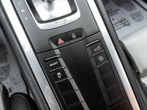 Used 2018 Porsche 718 Cayman Base image 21