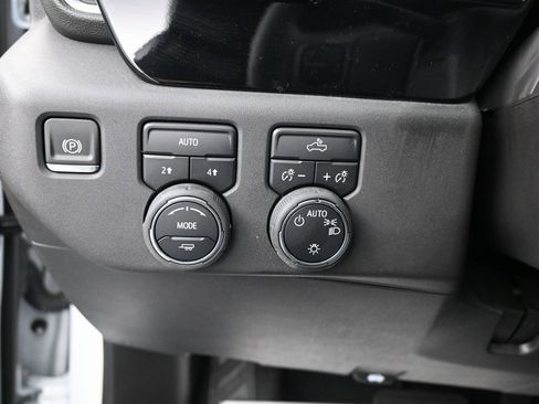 Used 2025 Chevrolet Silverado 1500 LT image 22