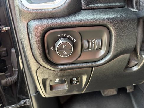 Used 2019 RAM 1500 Big Horn AWD/4WD image 12