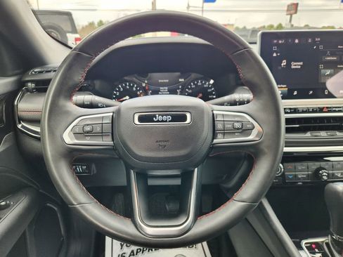 Used 2023 Jeep Compass Trailhawk w/ Trailhawk Convenience Group AWD/4WD image 18