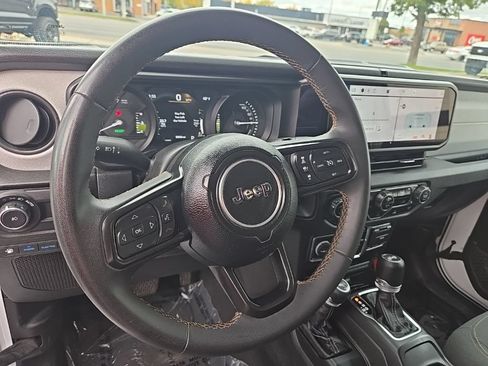 Used 2024 Jeep Wrangler Unlimited AWD/4WD image 13
