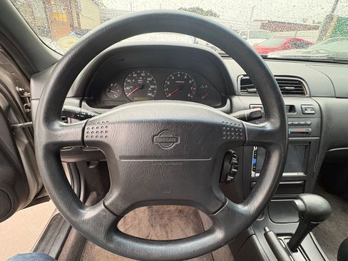 Used 1999 Nissan Maxima SE FWD image 9