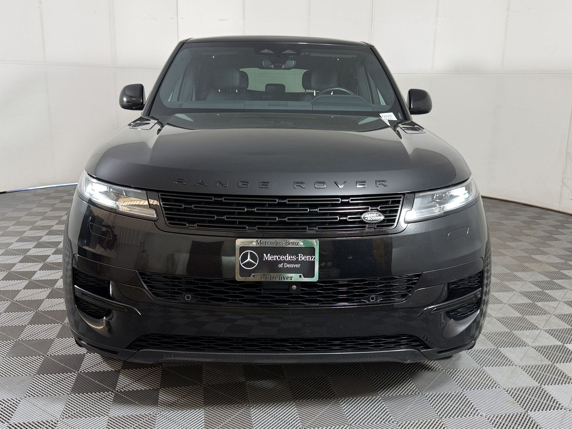 Used 2025 Land Rover Range Rover Sport SE AWD/4WD image 6