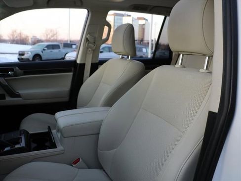 Used 2023 Lexus GX 460 Premium w/ Accessory Package image 20