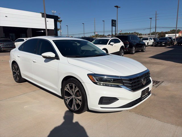 Used 2020 Volkswagen Passat 2.0T SEL FWD image 3