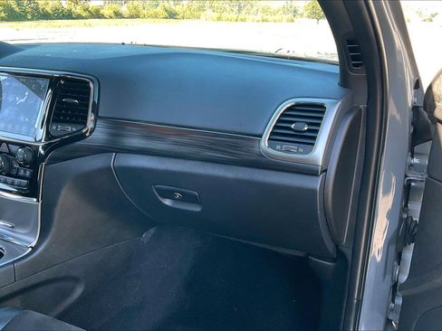 Used 2021 Jeep Grand Cherokee Laredo X image 14