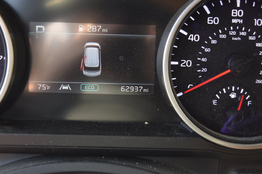 Used 2023 Kia Carnival LX FWD image 14