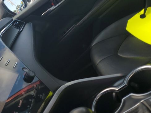 Used 2020 Toyota Camry XSE image 28