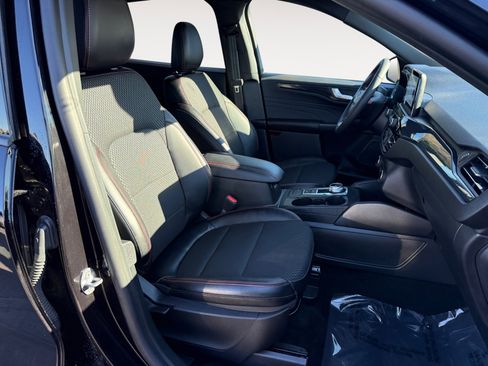 Certified 2025 Ford Escape ST-Line w/ Equipment Group 301A image 19
