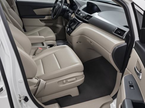 Used 2015 Honda Odyssey Touring Elite image 6