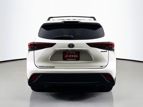 Used 2021 Toyota Highlander LE image 4