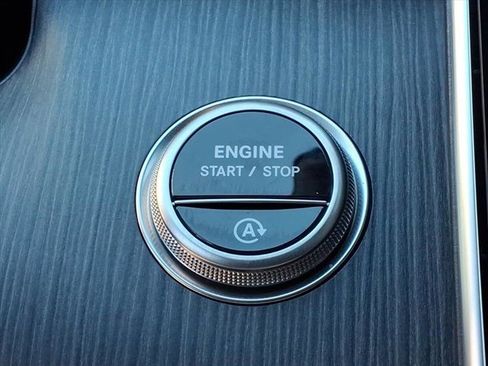 Used 2025 Mercedes-Benz C 300 4MATIC Sedan image 25