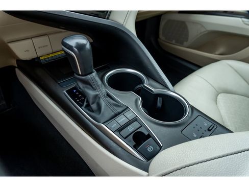 Used 2021 Toyota Camry XLE w/ Navigation Package image 25