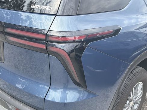 Used 2026 Chevrolet Traverse LT FWD image 8