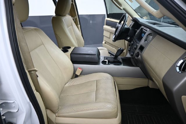 Used 2017 Ford Expedition EL XLT w/ Equipment Group 202A AWD/4WD image 14