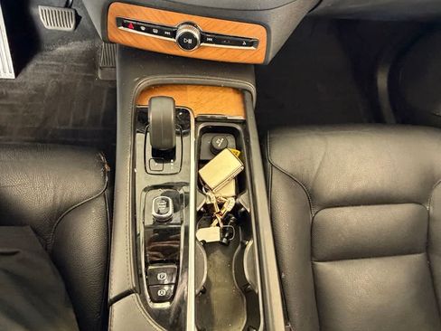 Used 2023 Volvo XC90 B6 Plus AWD/4WD image 20