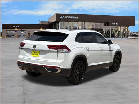 Used 2023 Volkswagen Atlas Cross Sport SE FWD image 9