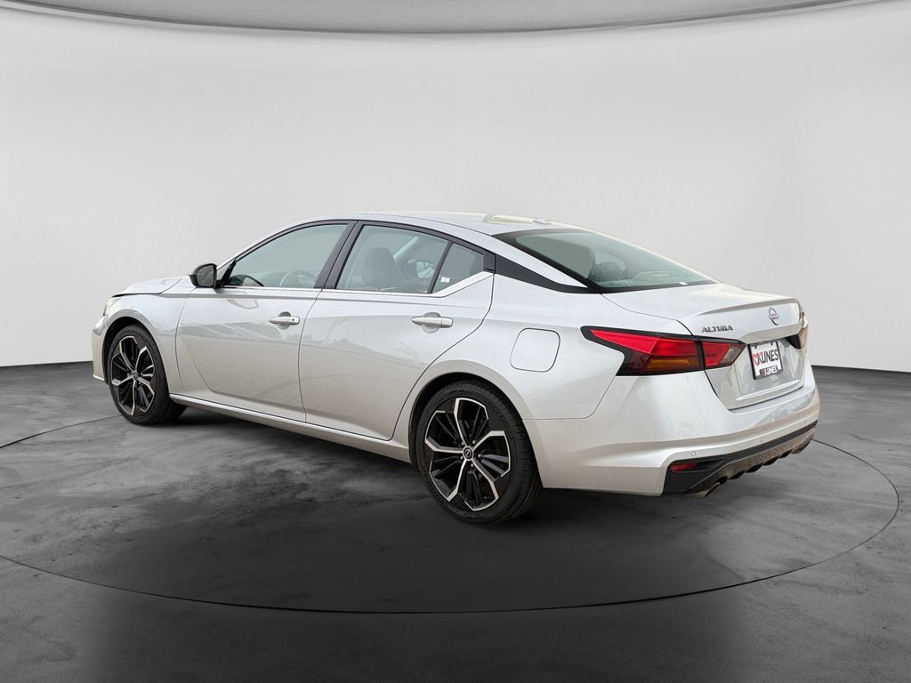 Used 2024 Nissan Altima 2.5 SR FWD image 6