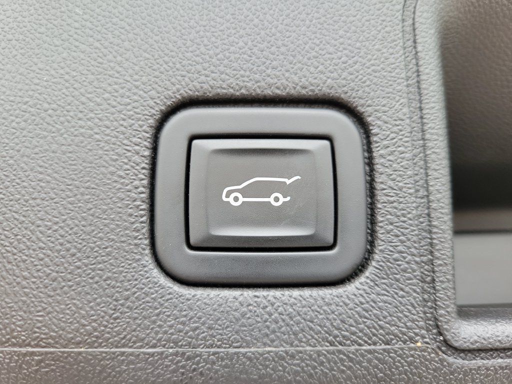 Used 2023 GMC Terrain SLE w/ Driver Convenience Package AWD/4WD image 10