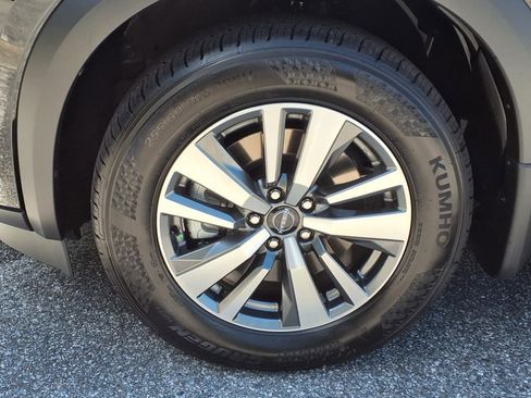 New 2025 Nissan Pathfinder SL image 3