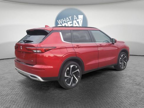 Used 2023 Mitsubishi Outlander SE AWD/4WD image 3