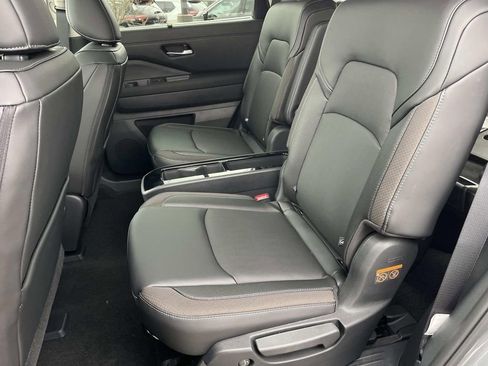 New 2026 Nissan Pathfinder SL w/ SL Premium Package AWD/4WD image 18