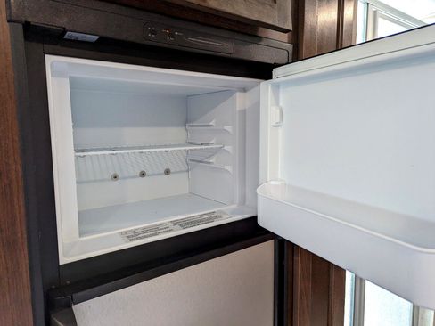 Used 2019 Chevrolet Express 4500 w/ RV Package image 66