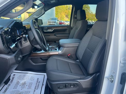 Used 2024 Chevrolet Silverado 1500 LT Trail Boss w/ Convenience Package II image 19