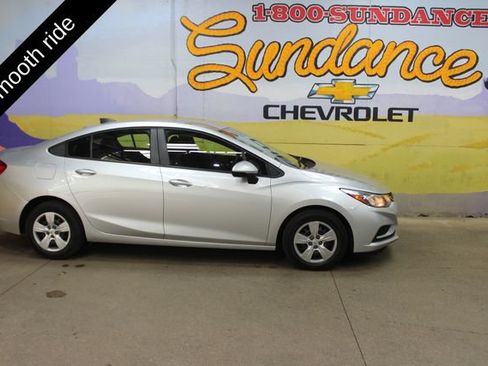 Used 2018 Chevrolet Cruze LS FWD image 1