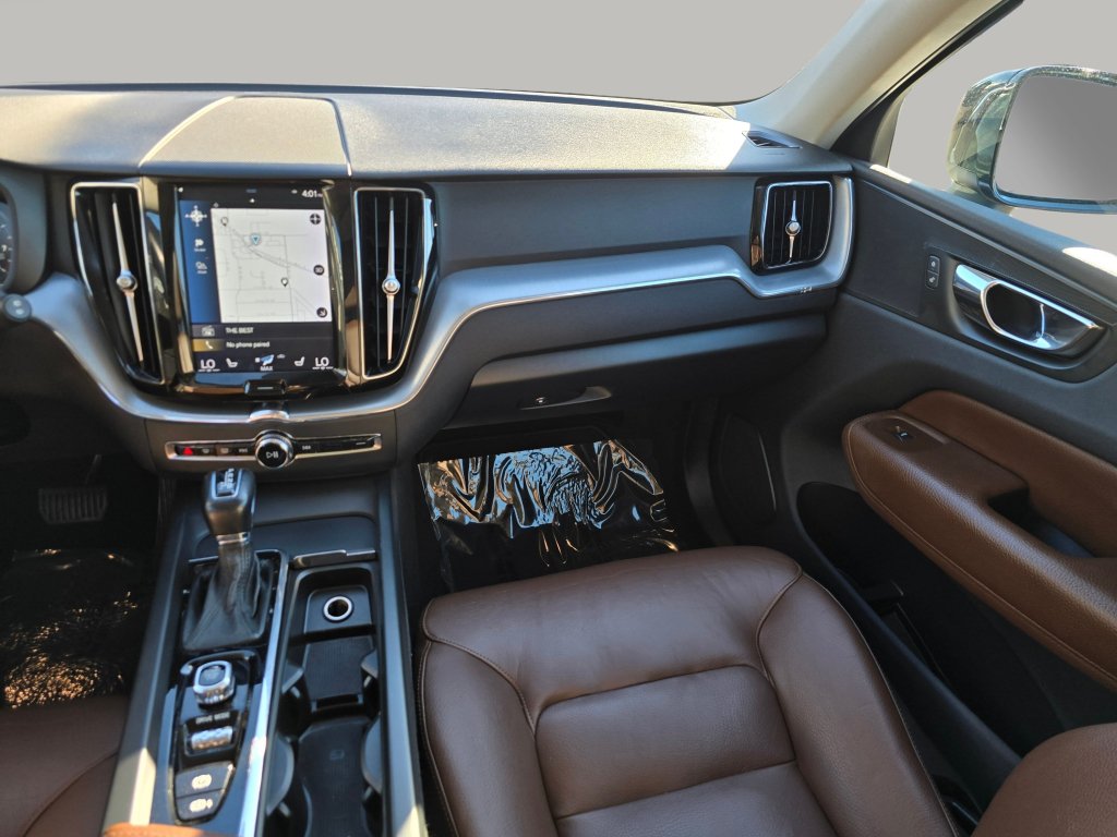 Used 2018 Volvo XC60 T5 Momentum w/ Convenience Package AWD/4WD image 4