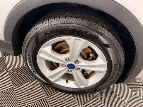 Used 2016 Ford Escape SE w/ Equipment Group 201A AWD/4WD image 13