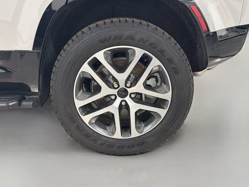 Used 2026 Land Rover Defender 110 X-Dynamic SE AWD/4WD image 33