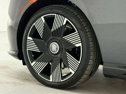Used 2025 Rolls-Royce Spectre image 50