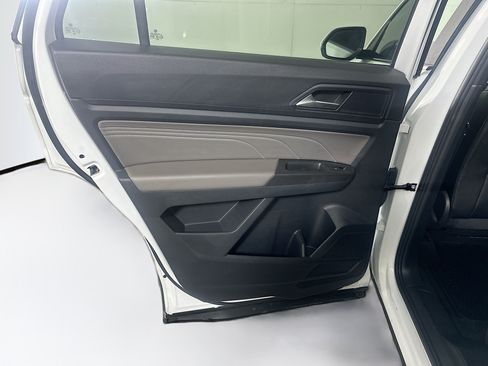 Used 2022 Volkswagen Atlas Cross Sport SE FWD image 26