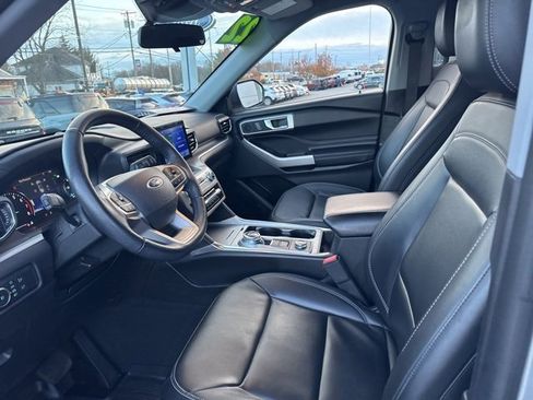 Certified 2022 Ford Explorer XLT w/ Equipment Group 202A image 15