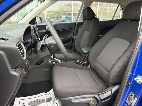 Used 2025 Hyundai Venue SE image 12
