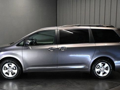 Used 2017 Toyota Sienna LE FWD image 8