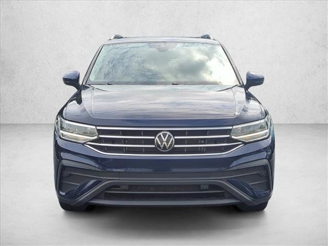 Used 2023 Volkswagen Tiguan SE FWD image 2