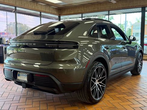 Used 2024 Porsche Macan 4 Electric AWD/4WD image 8