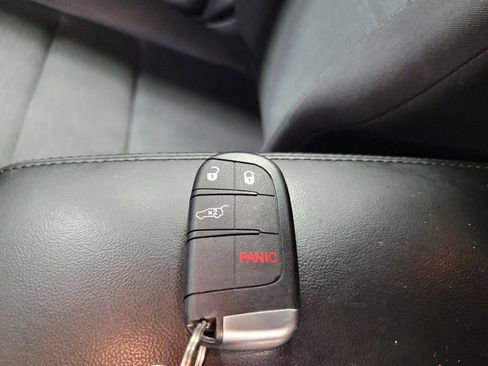 Used 2017 Jeep Grand Cherokee Laredo RWD image 32