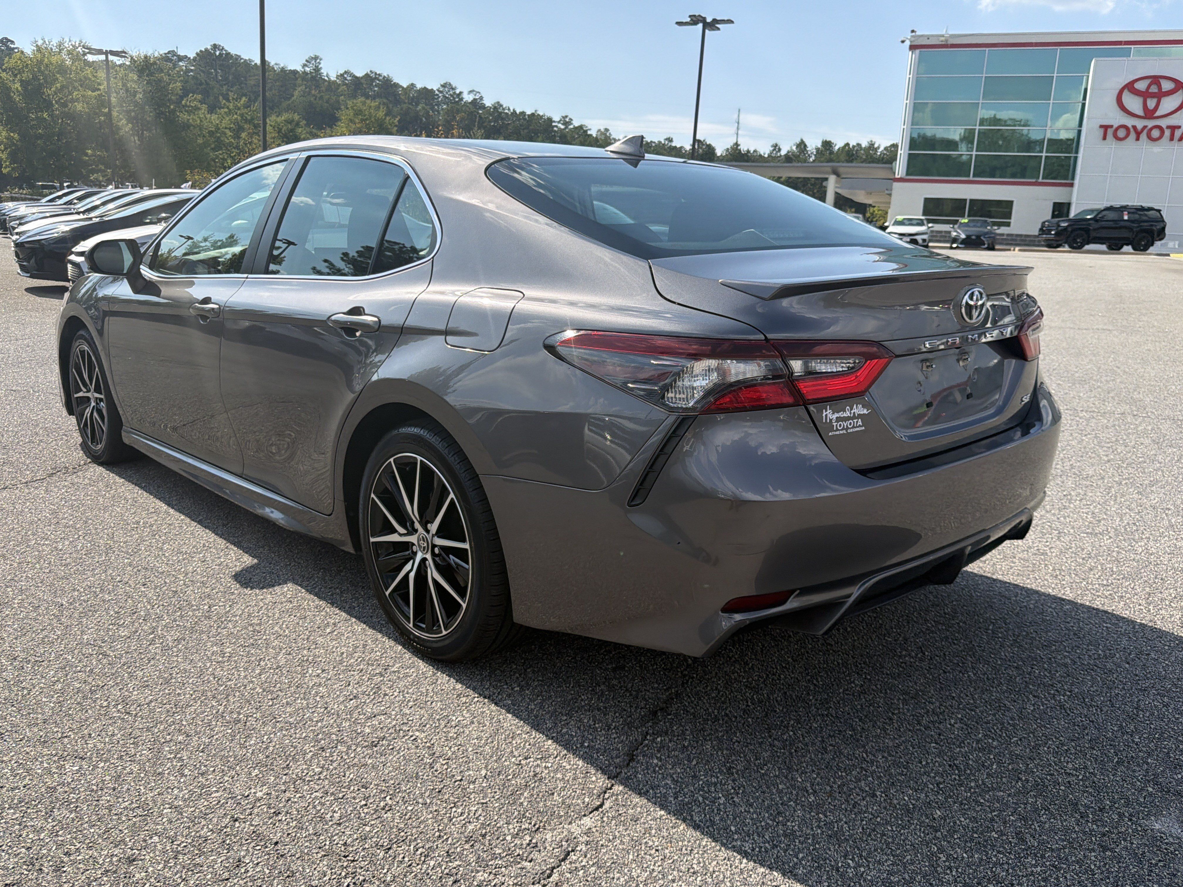 Used 2021 Toyota Camry SE FWD image 15