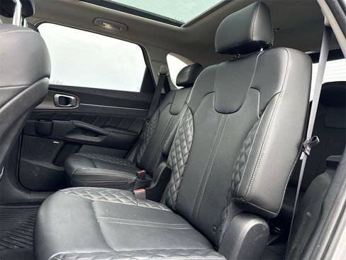 Used 2022 Kia Sorento SX Prestige image 25