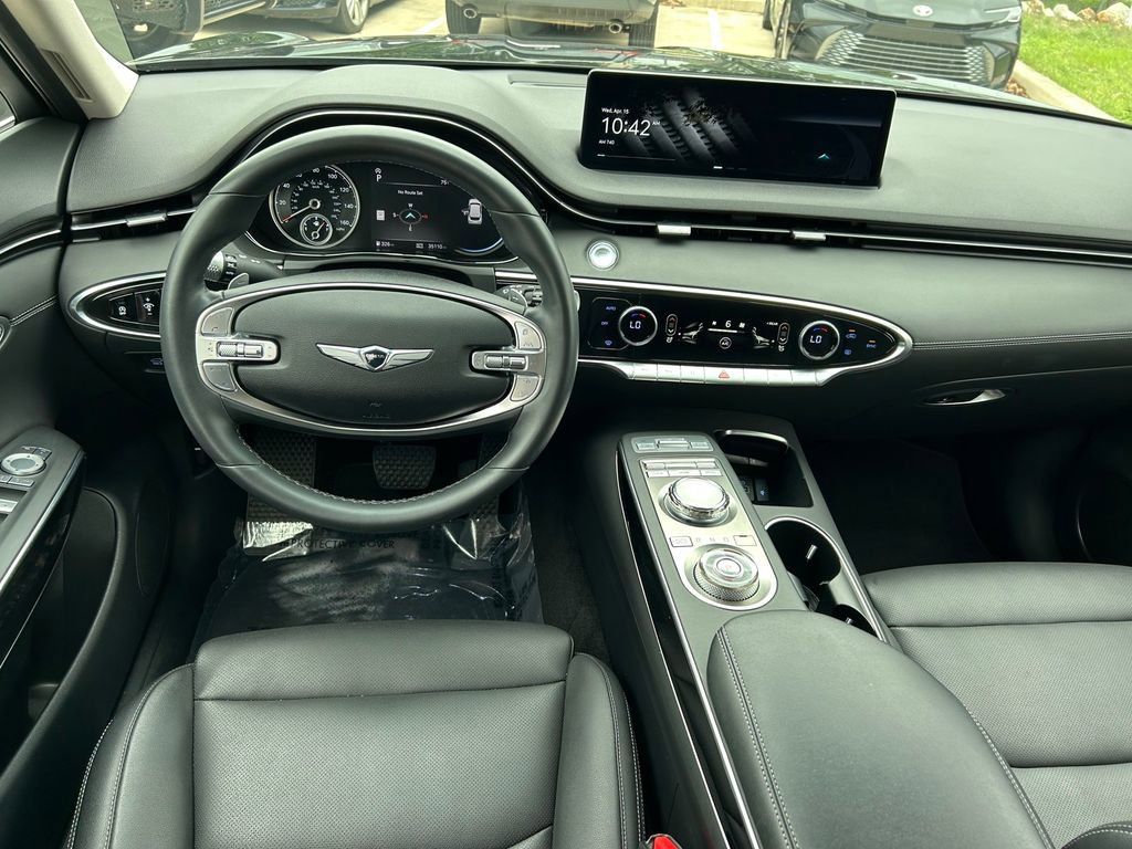 Used 2025 Genesis GV70 2.5T AWD/4WD image 16