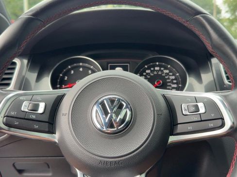 Used 2017 Volkswagen GTI SE FWD image 19