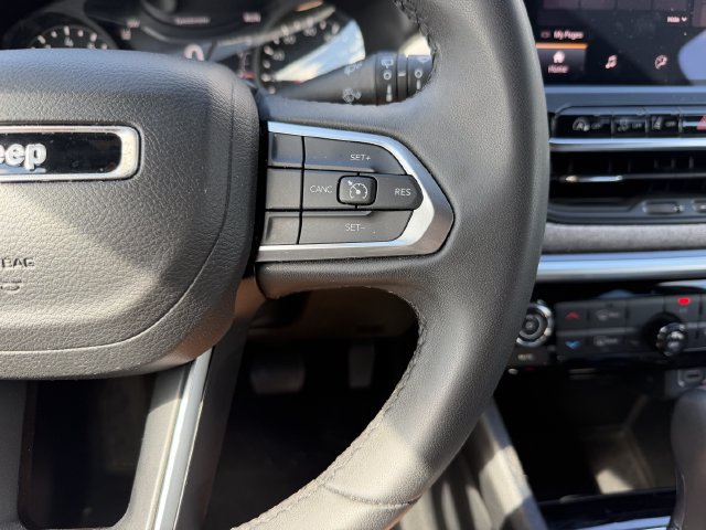 Used 2024 Jeep Compass Latitude AWD/4WD image 17