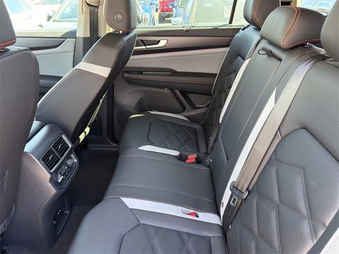 New 2026 Volkswagen Atlas Peak Edition image 29