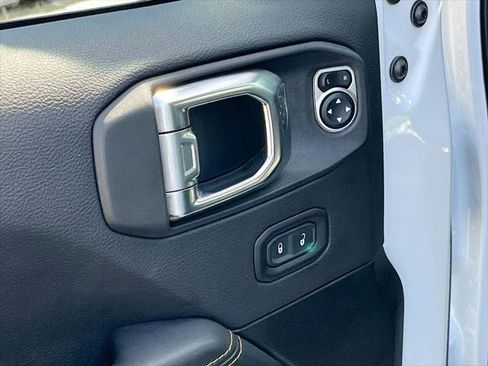 Certified 2025 Jeep Wrangler Unlimited Sahara AWD/4WD image 17
