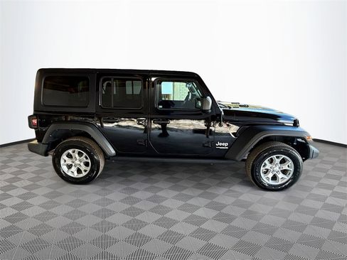 Used 2021 Jeep Wrangler Unlimited Islander image 5